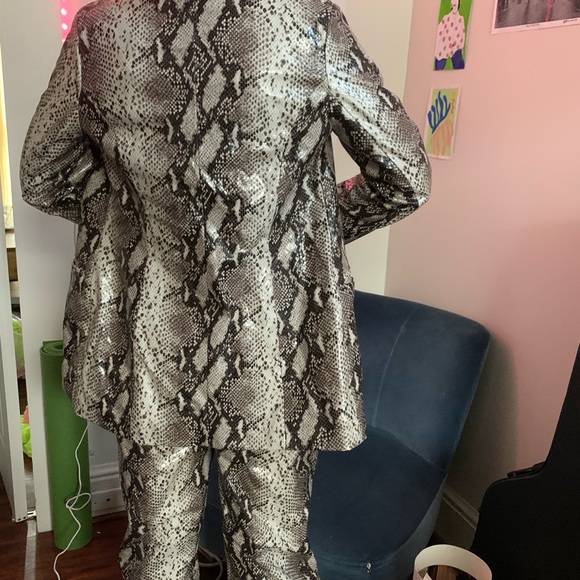 missguided snake print set size2 top size 4 bottom - Picture 2 of 5